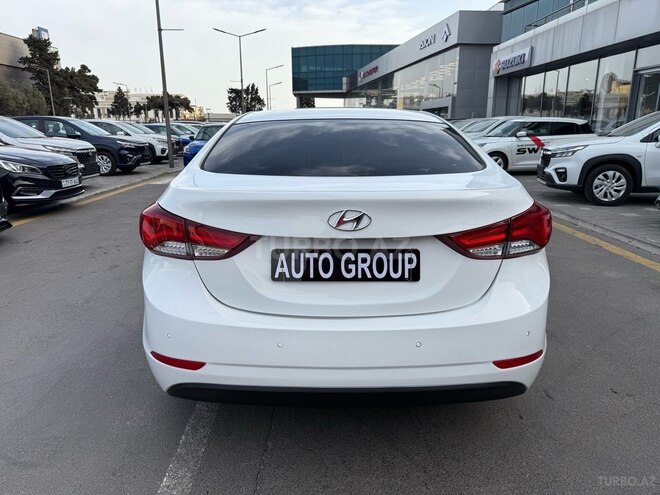 Hyundai Elantra-4