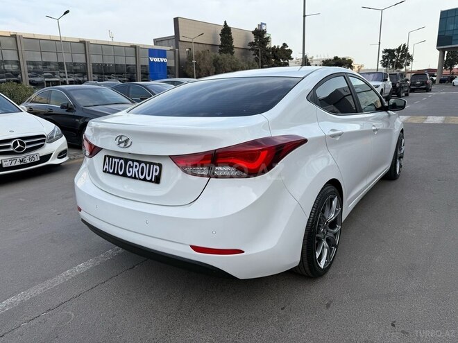 Hyundai Elantra-10