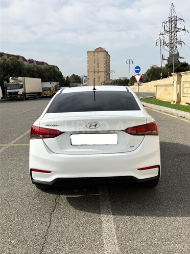 Hyundai Accent-2
