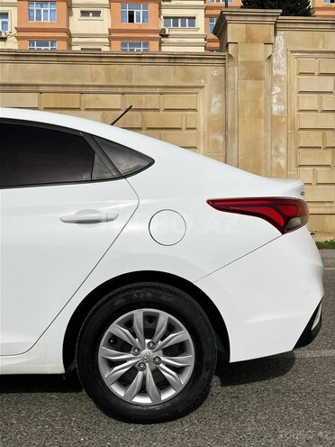 Hyundai Accent-4