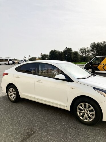 Hyundai Accent-6