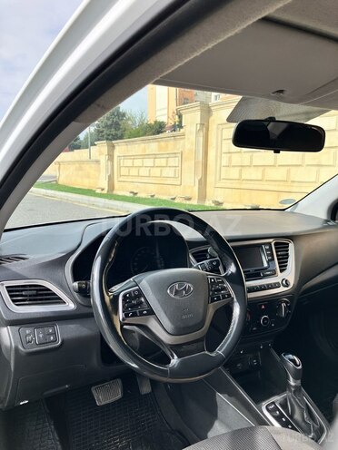 Hyundai Accent-7