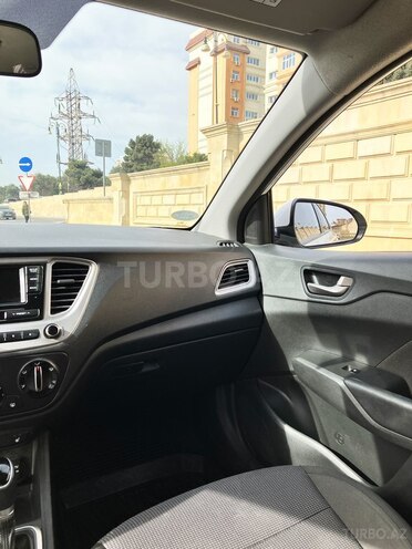 Hyundai Accent-9