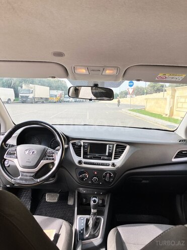 Hyundai Accent-8