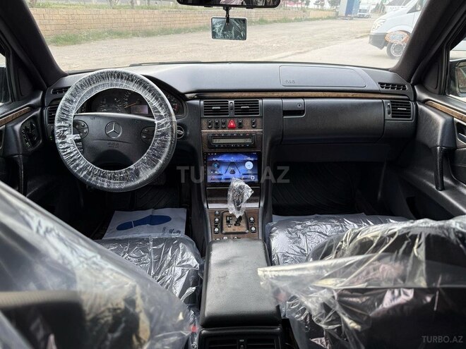 Mercedes E 240 2001, 205,760 km - 2.4 l - Sumqayıt