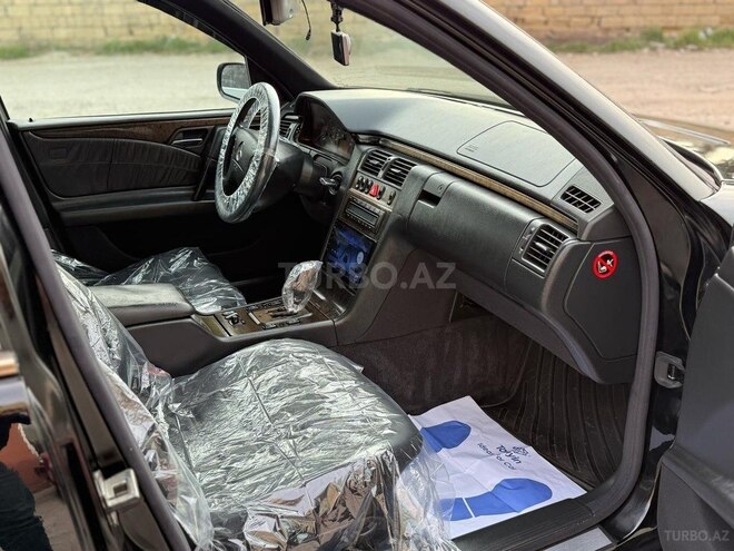 Mercedes E 240 2001, 205,760 km - 2.4 l - Sumqayıt