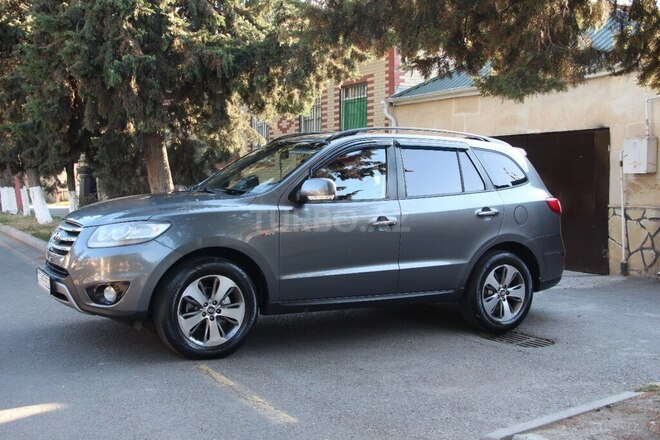 Hyundai Santa Fe 2011, 189,200 km - 2.0 l - Ucar