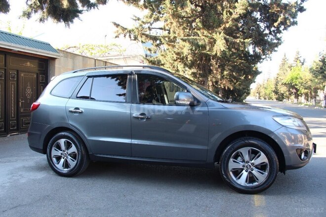 Hyundai Santa Fe 2011, 189,200 km - 2.0 l - Ucar
