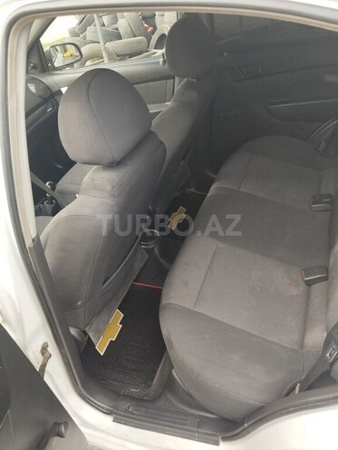Chevrolet Aveo-5