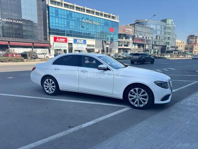 Mercedes E 220 d-3