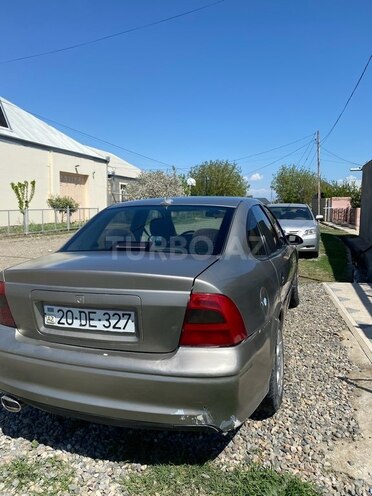 Opel Vectra 1997, 380,000 km - 2.0 l - Gəncə