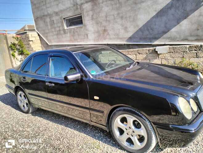 Mercedes E 220 d 1996, 295,000 km - 2.2 l - Bakı