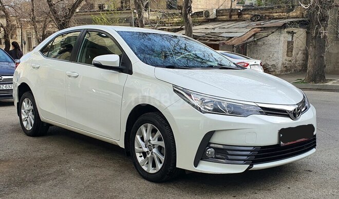 Toyota Corolla 2018, 133,000 km - 1.6 l - Bakı
