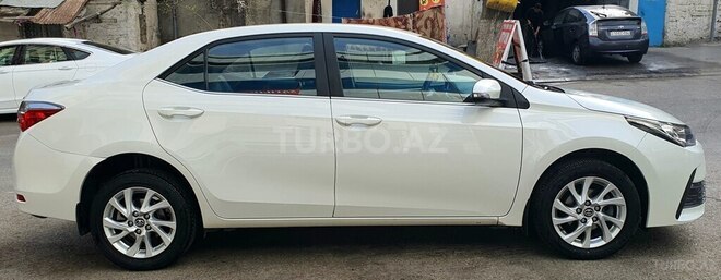 Toyota Corolla 2018, 133,000 km - 1.6 l - Bakı