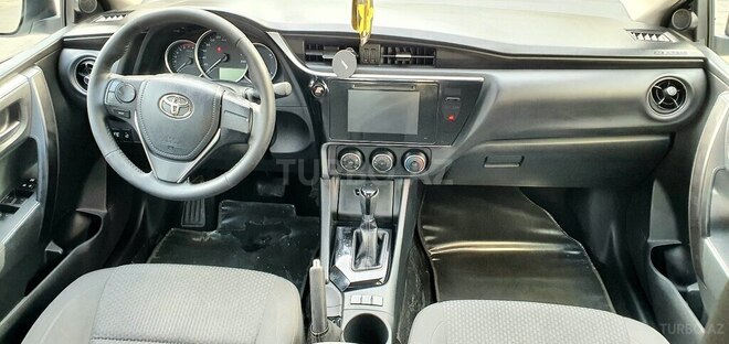 Toyota Corolla 2018, 133,000 km - 1.6 l - Bakı