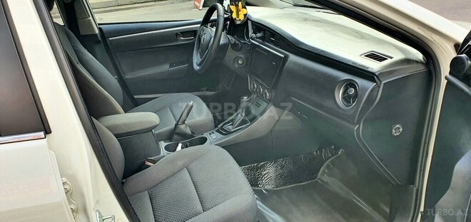 Toyota Corolla 2018, 133,000 km - 1.6 l - Bakı