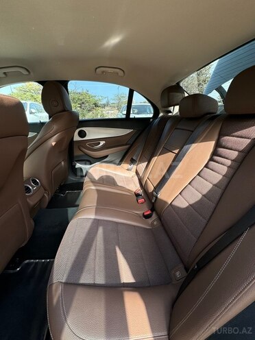 Mercedes E 200 d-9