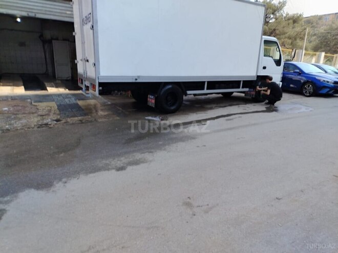 Isuzu  2009, 320,000 km - 4.6 l - Bakı