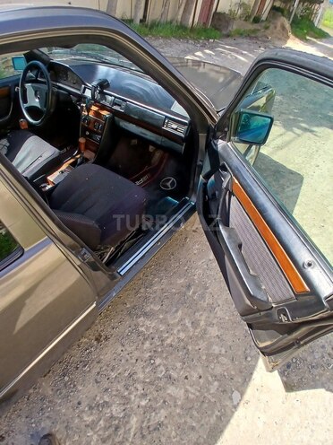 Mercedes E 200 d 1991, 300,000 km - 2.0 l - Bakı