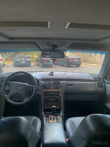 Mercedes E 270 2001, 310,000 km - 2.7 l - Bakı