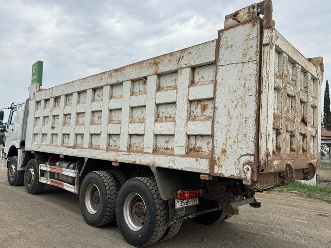 HOWO Sinotruk 2012, 1 km - 11.0 l - Gəncə