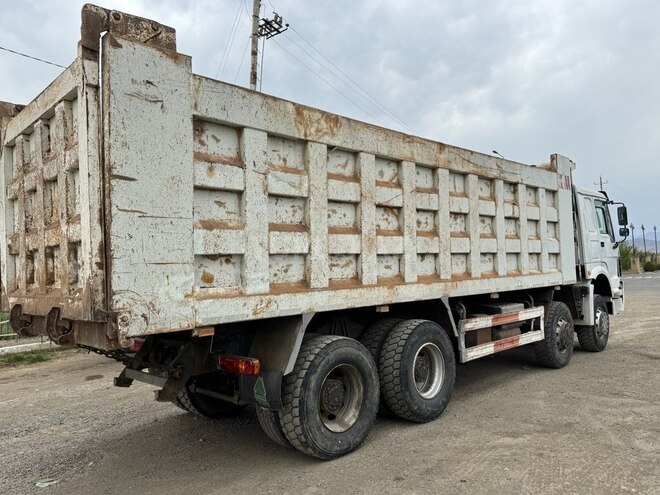 HOWO Sinotruk 2012, 1 km - 11.0 l - Gəncə