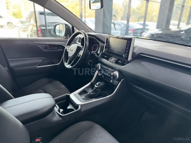 Toyota RAV4-11