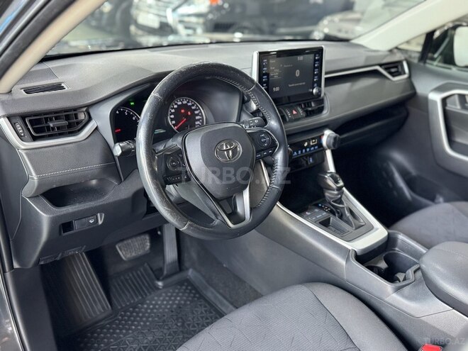 Toyota RAV4-8