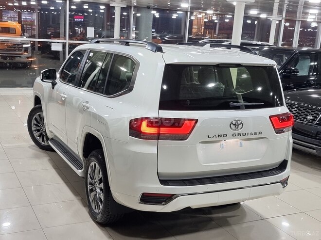 Toyota Land Cruiser-6