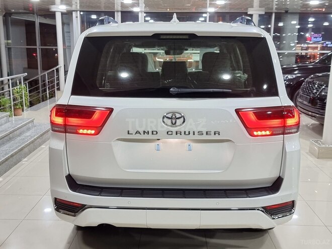 Toyota Land Cruiser-9