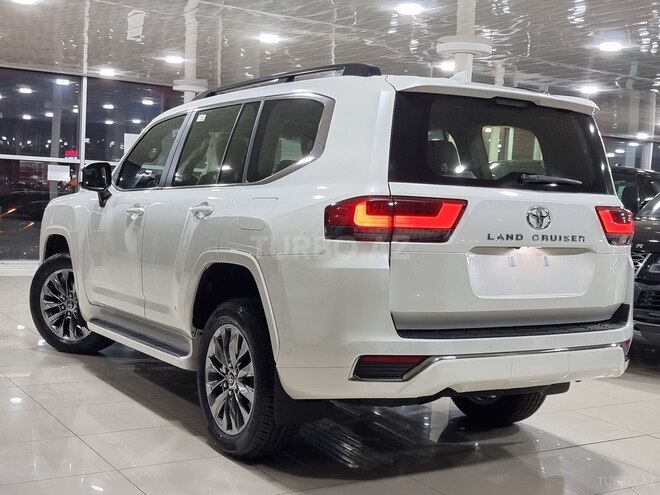 Toyota Land Cruiser-7