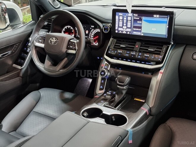 Toyota Land Cruiser-16