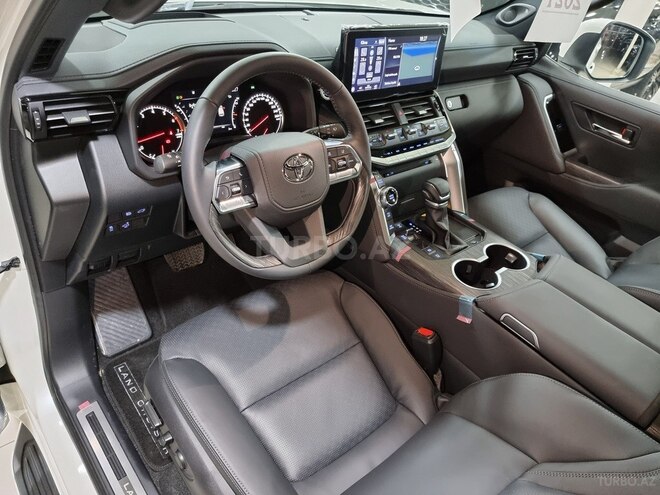 Toyota Land Cruiser-13