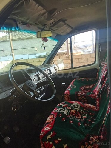 GAZ  1998, 180,000 km - 2.4 l - Salyan