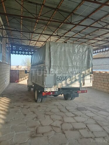 GAZ  1998, 180,000 km - 2.4 l - Salyan