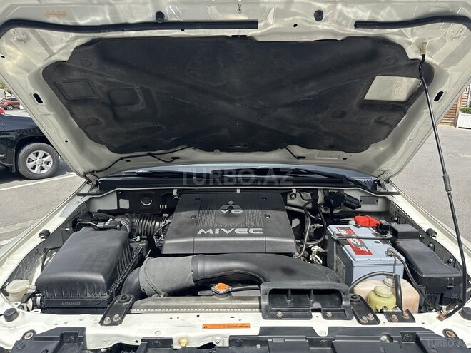 Mitsubishi Pajero 2008, 125,000 km - 3.8 l - Bakı