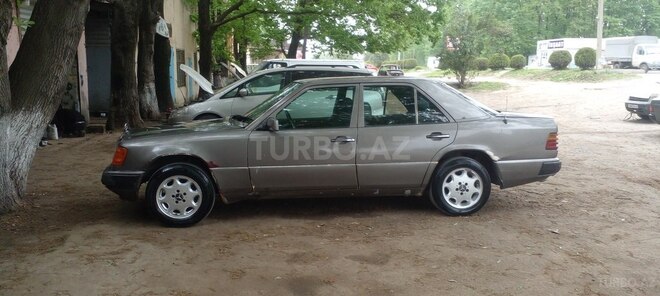 Mercedes E 250 1991, 356,000 km - 2.5 l - Masallı