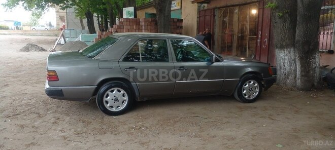 Mercedes E 250 1991, 356,000 km - 2.5 l - Masallı