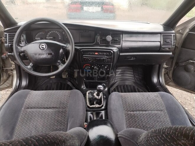 Opel Vectra 1996, 273,574 km - 1.6 l - Qazax