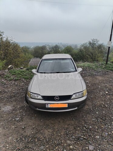 Opel Vectra 1996, 273,574 km - 1.6 l - Qazax