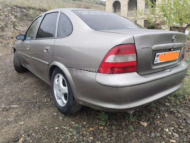 Opel Vectra 1996, 273,574 km - 1.6 l - Qazax