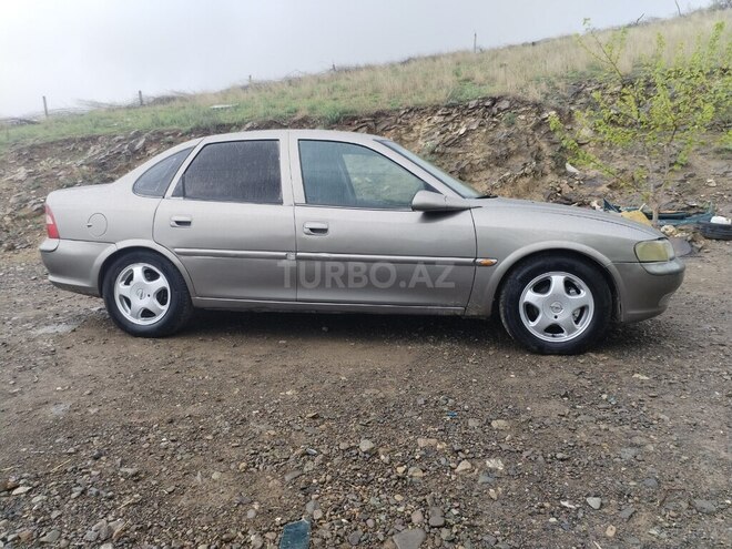 Opel Vectra 1996, 273,574 km - 1.6 l - Qazax