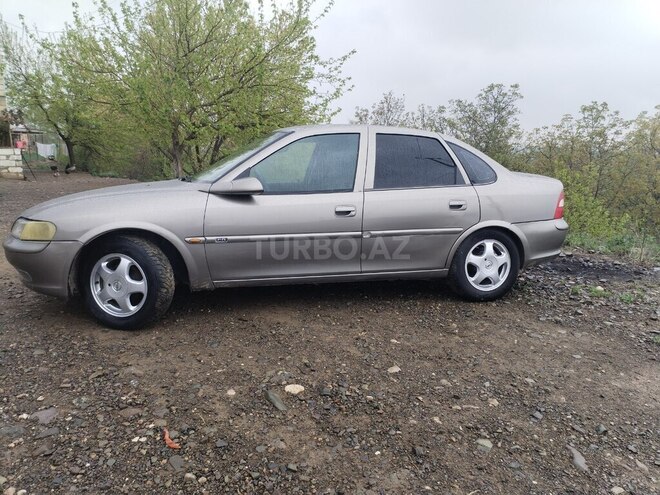 Opel Vectra 1996, 273,574 km - 1.6 l - Qazax