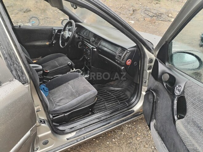 Opel Vectra 1996, 273,574 km - 1.6 l - Qazax