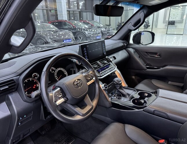 Toyota Land Cruiser-9