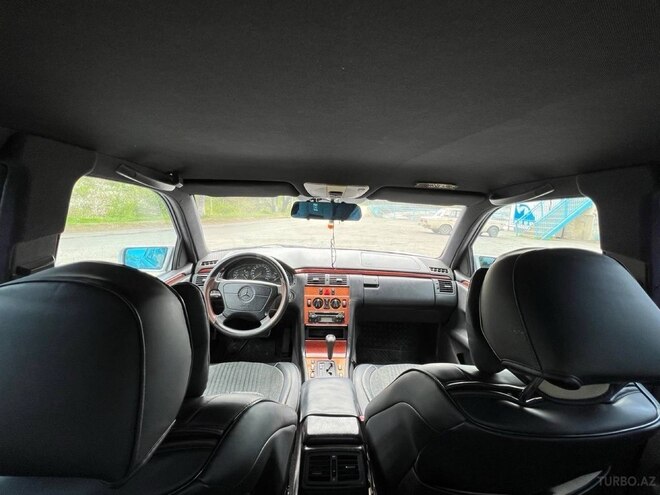 Mercedes E 240 1997, 329,000 km - 2.4 l - Quba