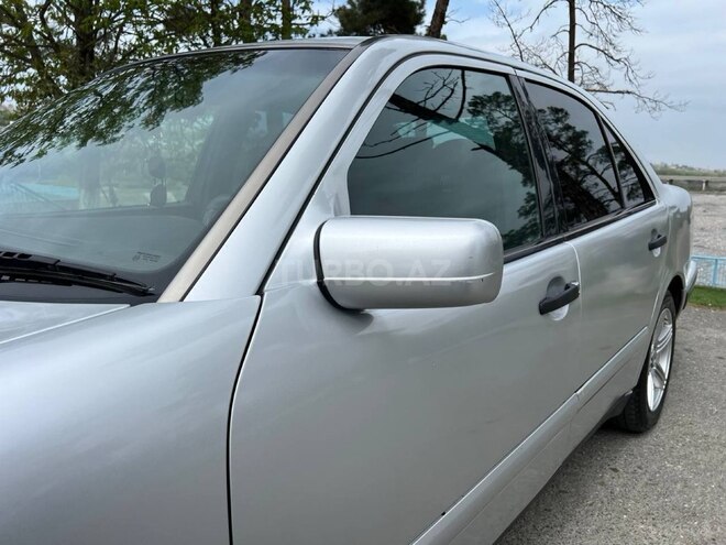 Mercedes E 240 1997, 329,000 km - 2.4 l - Quba