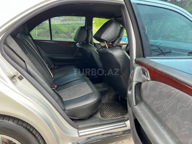 Mercedes E 240 1997, 329,000 km - 2.4 l - Quba