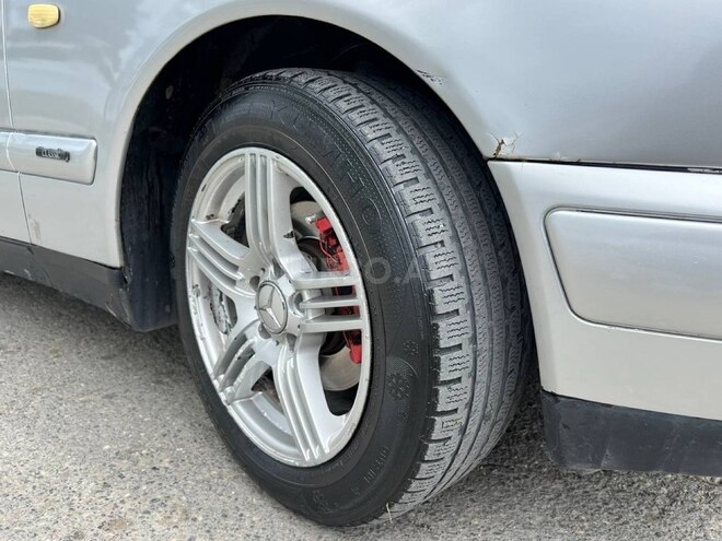 Mercedes E 240 1997, 329,000 km - 2.4 l - Quba