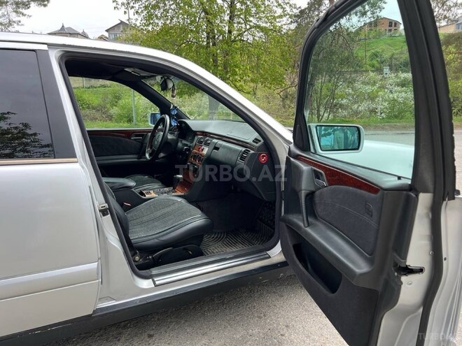 Mercedes E 240 1997, 329,000 km - 2.4 l - Quba
